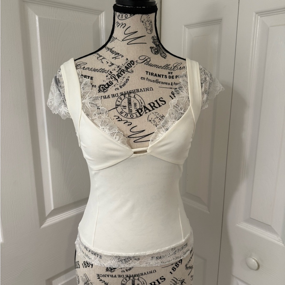 Elegant Cream Lace Women's Bra